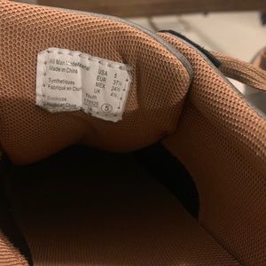 Lightly used Zoe n zac casual shoes